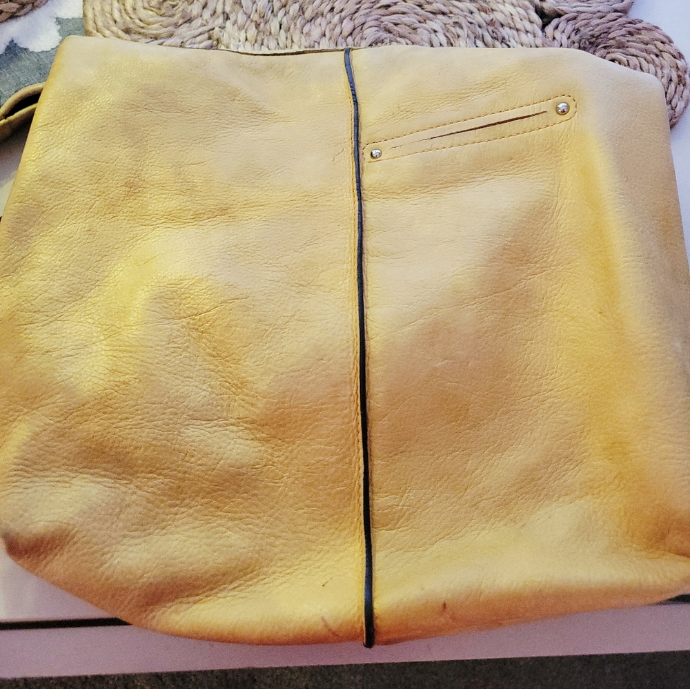 B Makowsky Yellow Leather Shoulder Bag - Picture 4 of 7
